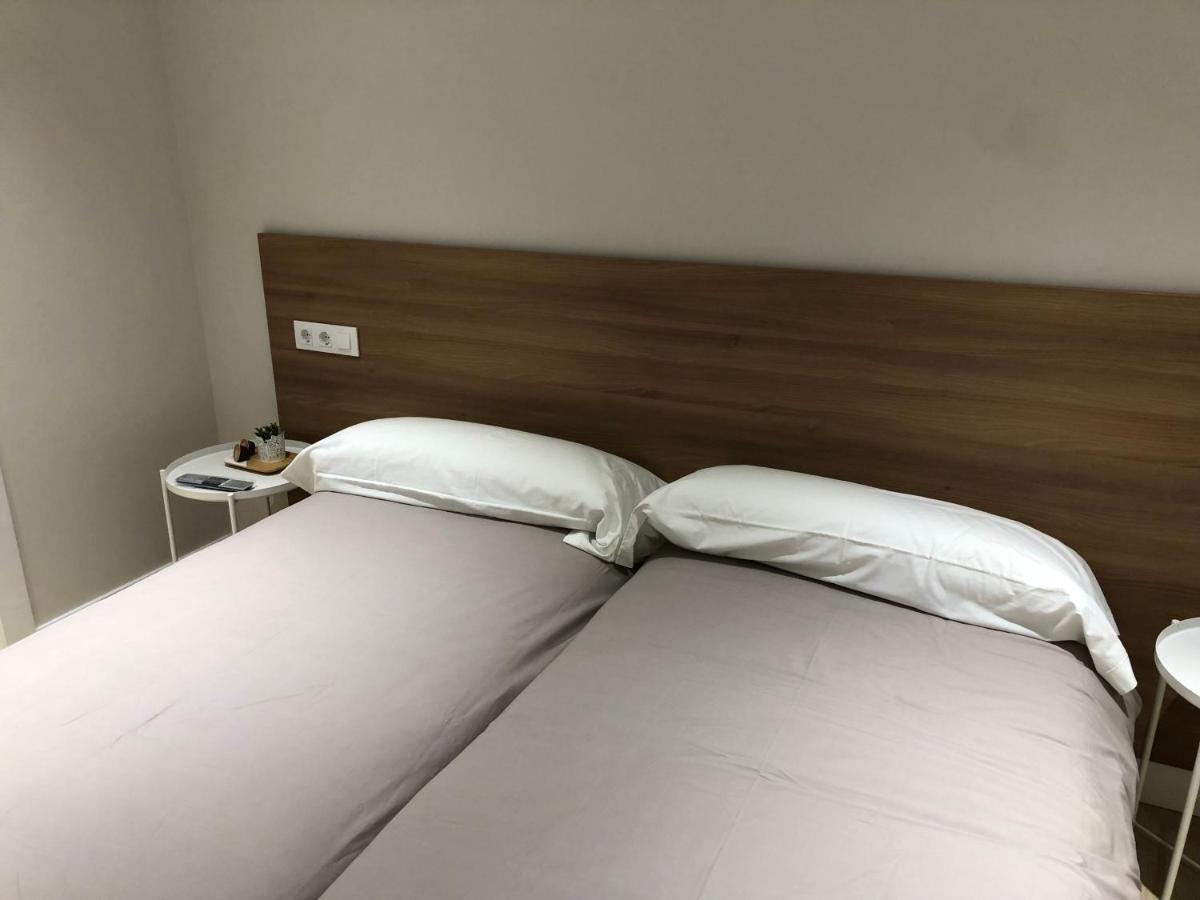 Pension La Castellana Logroño Esterno foto