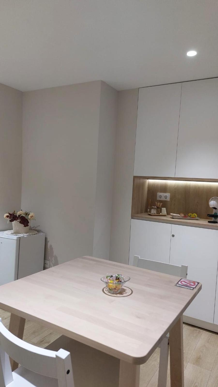 Pension La Castellana Logroño Esterno foto